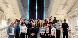 (FOTO) Elevi de la Școala Amaru, în vizită la Palatul Parlamentului
