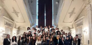 (FOTO) Elevi și profesori de la Hasdeu, în vizită la Palatul Parlamentului