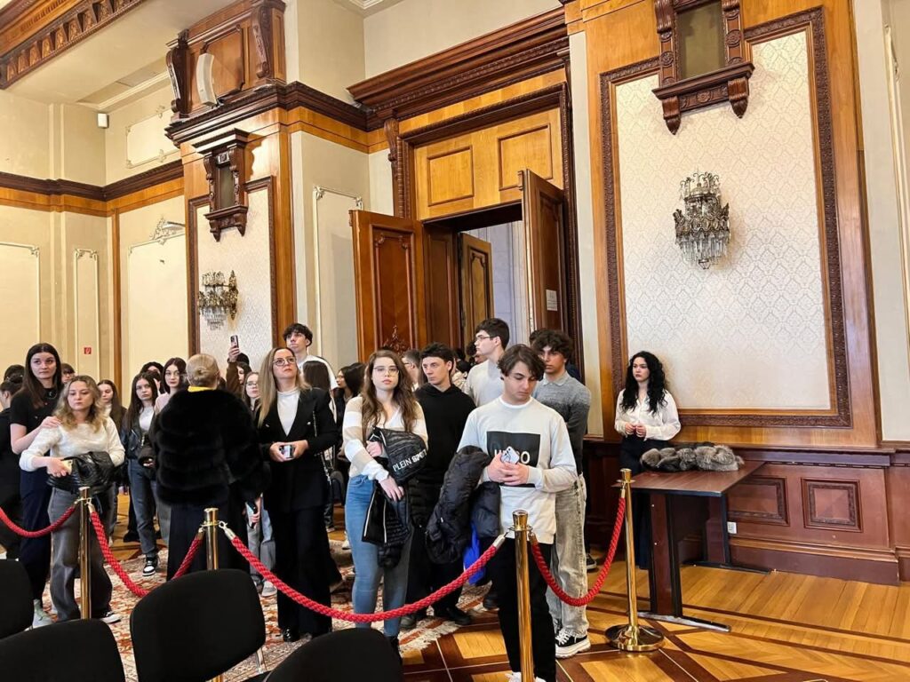 vizită elevi profesori Hasdeu Palatul Parlamentului