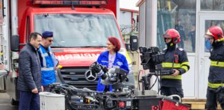 (FOTO) ,,Privim viitorul cu încredere”. Mesajul Casei Albe pentru militarii de la ISU Buzău