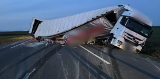 (FOTO) E85, blocat de un TIR la Cioranca