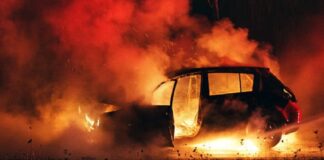 (UPDATE) Detalii terifiante! Tineri soți aflați în divorț, găsiți carbonizați într-o mașină