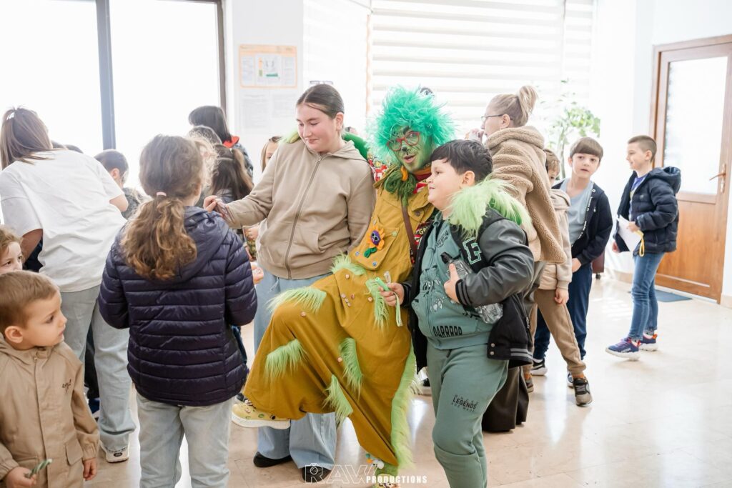 Grinch'ulică buzău martie 2025, spectacol copii Buzău