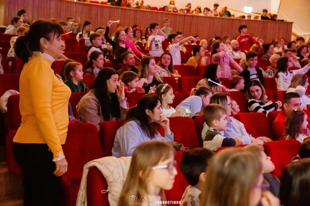 Grinch'ulică buzău martie 2025, spectacol copii Buzău