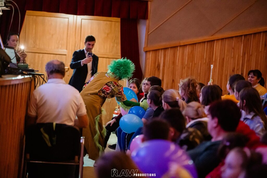 Grinch'ulică buzău martie 2025, spectacol copii Buzău