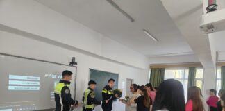 (FOTO) Elevii de la Liceul ,,Alexandru Ioan Cuza”, în dialog cu polițiștii