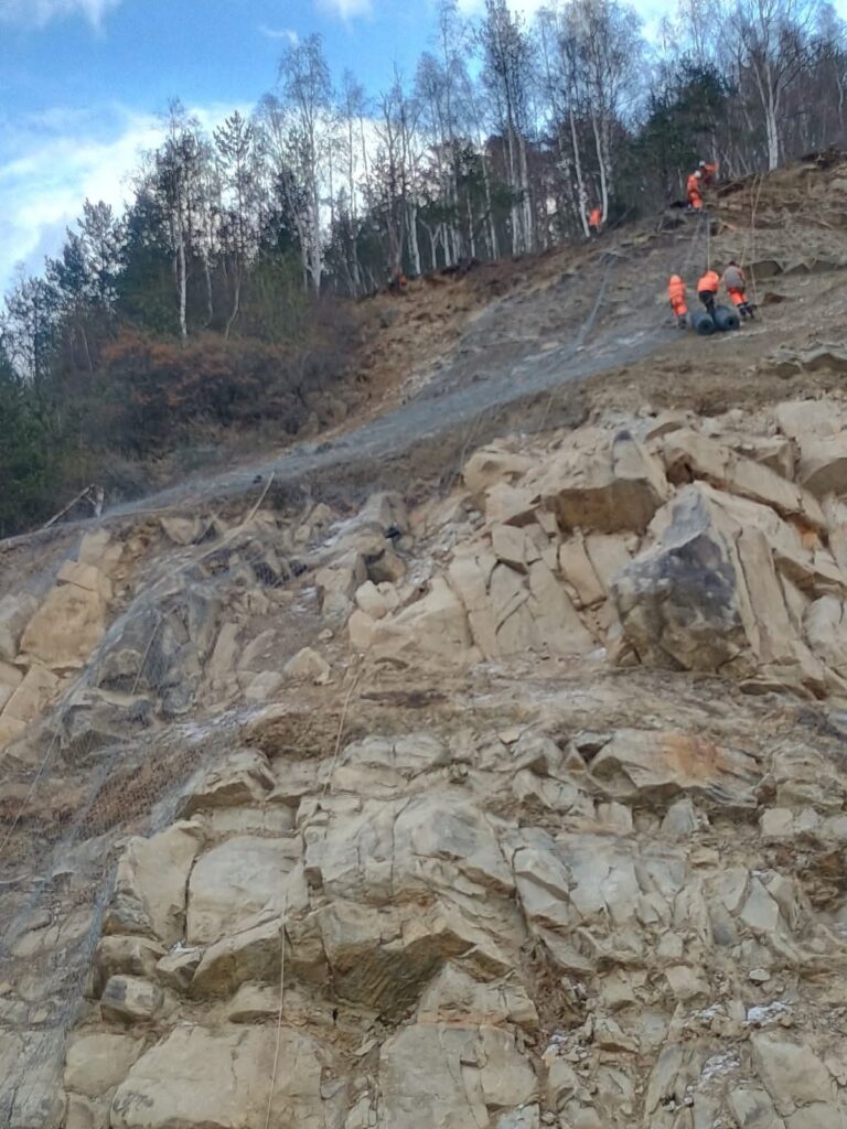 (FOTO) Lucrări pe versanți, în zona Barajului Siriu. O nouă etapă a șantierului de pe DN 10 1 DRDP Buzău, lucrări versanți DN 10 Baraj Siriu