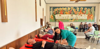 (FOTO) Zeci de săteni din Gherăseni au donat sânge. Acțiune umanitară sprijinită de Arhiepiscopie