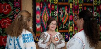 (FOTO) Expoziție de ii și covoare românești, la Galeriile de Artă