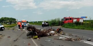 (UPDATE/FOTO) Accident pe DN 1B. Căruță spulberată. Un copil și un bărbat, răniți