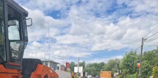 (FOTO) Asfaltări reluate în Berca. Lucrări în zona podului peste râul Buzău