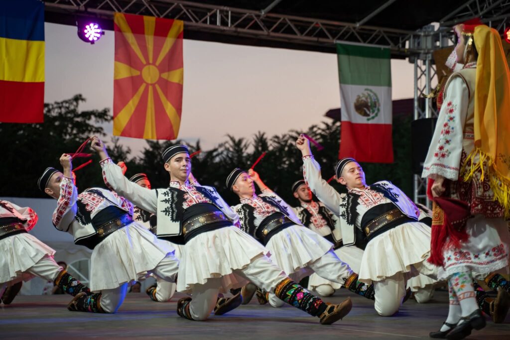 Festivalul Internațional de Folclor „Plaiurile Mioriței”