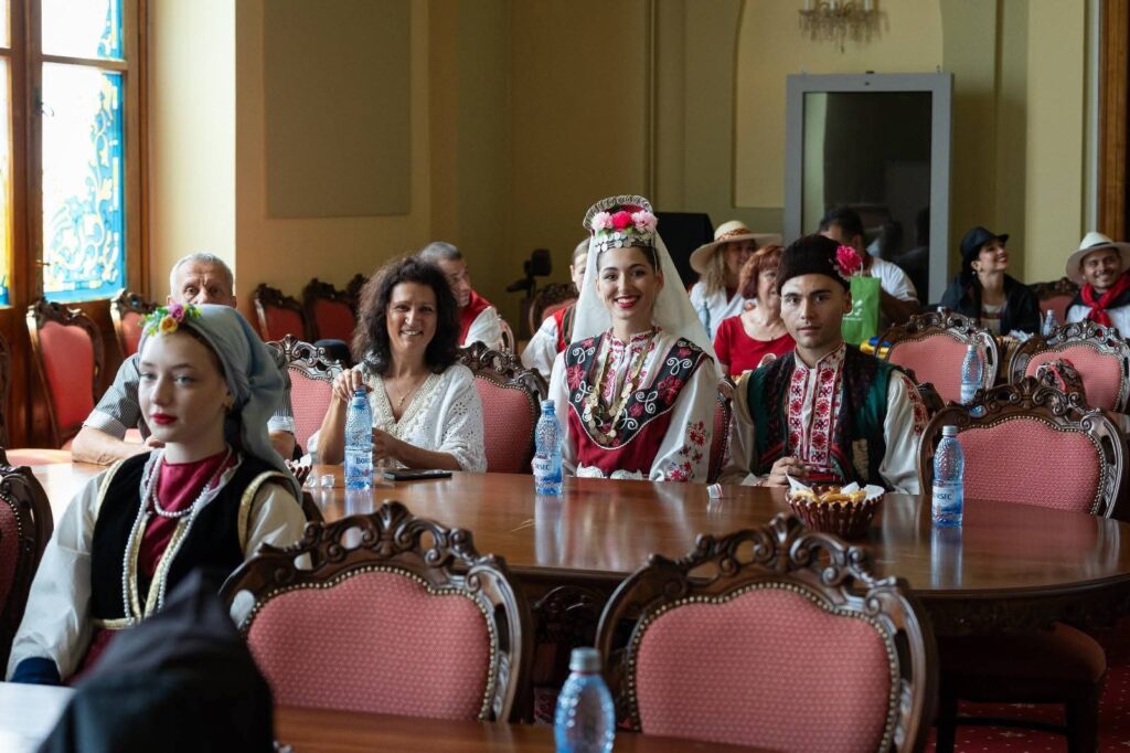 Festivalul Internațional de Folclor „Plaiurile Mioriței”