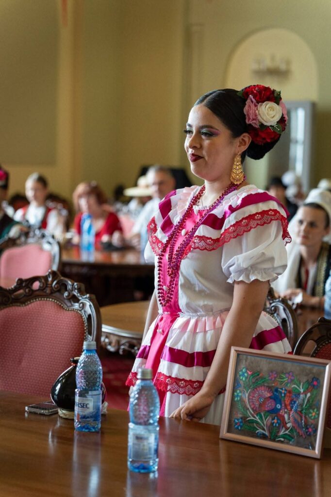 Festivalul Internațional de Folclor „Plaiurile Mioriței”