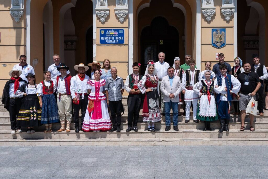 Festivalul Internațional de Folclor „Plaiurile Mioriței”
