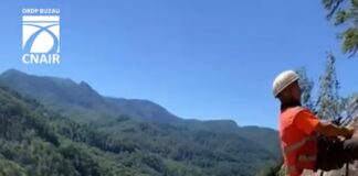 (VIDEO) Așteptarea în trafic poate fi și de o oră. Se lucrează pe versanți, pe DN 10, în zona Siriu