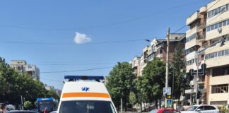 (FOTO) Ambulanță implicată într-un accident, în centrul orașului Buzău