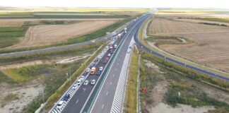 (VIDEO) S-a dat drumul la circulație. Primii șoferi pe podul de la Vadu Pașii, pe autostrada A7