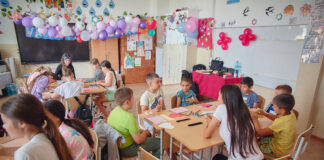 Peste 1.800 de copii din 18 județe trăiesc o vară plină de educație, joc și aventură în taberele și școlile de vară World Vision România. Cum poți contribui ca și alți copii să aibă această șansă