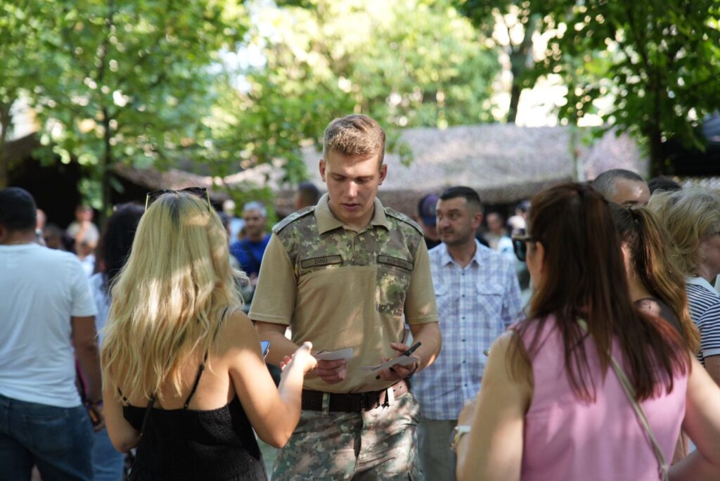 festival UNTOLD, Școala Militară de Maiștri Militari și Subofițeri a Forțelor Aeriene „Traian Vuia”.