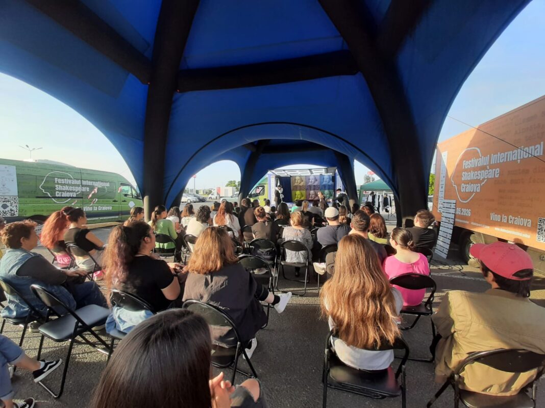 Caravana Shakespeare - peste tot _ public