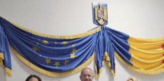 (FOTO) Două tinere, primar și viceprimar pentru o zi, la Cislău