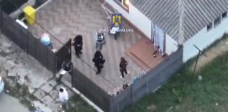 (VIDEO) PERCHEZIȚII. Cum încercau proxeneții să mascheze prostituția