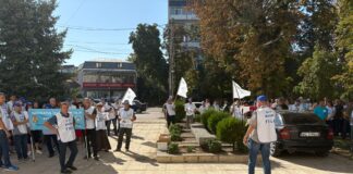 (VIDEO/FOTO) Protest al profesorilor, în fața Casei Albe