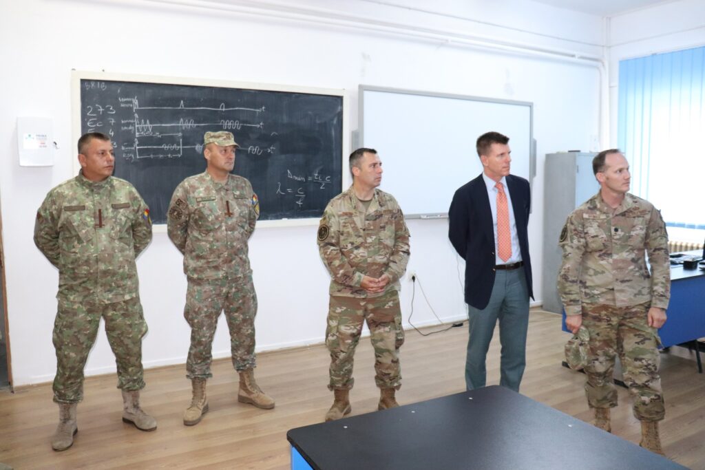 Christopher Gamble, Școala Militară de Maiștri Militari și Subofițeri a Forțelor Aeriene „Traian Vuia”.