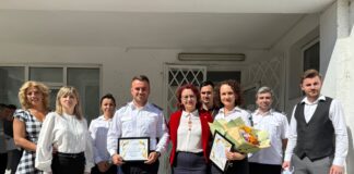 (FOTO) Diplome pentru doi polițiști de la Pașapoarte. Cu ce s-au evidențiat