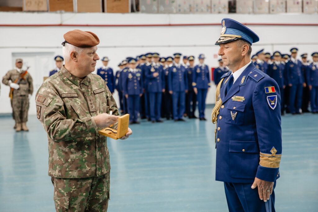 (FOTO) Generalul de flotilă aeriană Ovidiu Bălan a trecut în rezervă. Cine este noul comandant al Bazei Aeriene de la Boboc 1 comandant nou Baza Aeriană Boboc, general de flotilă aeriană Ovidiu bălan trecere în rezervă Baza Aeriană Boboc