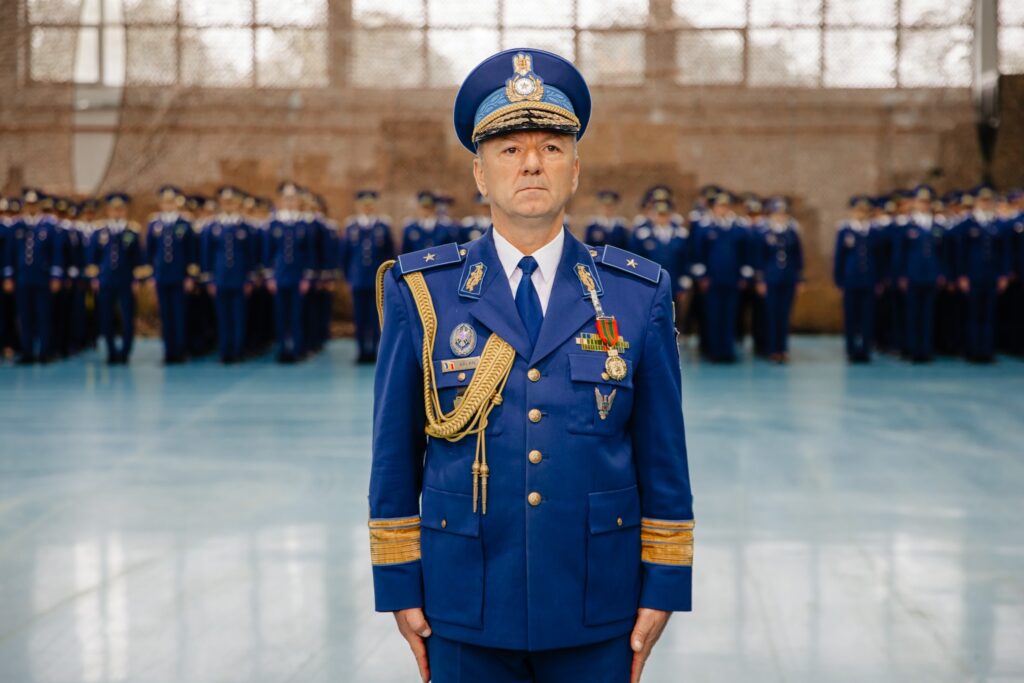 (FOTO) Generalul de flotilă aeriană Ovidiu Bălan a trecut în rezervă. Cine este noul comandant al Bazei Aeriene de la Boboc 6 comandant nou Baza Aeriană Boboc, general de flotilă aeriană Ovidiu bălan trecere în rezervă Baza Aeriană Boboc