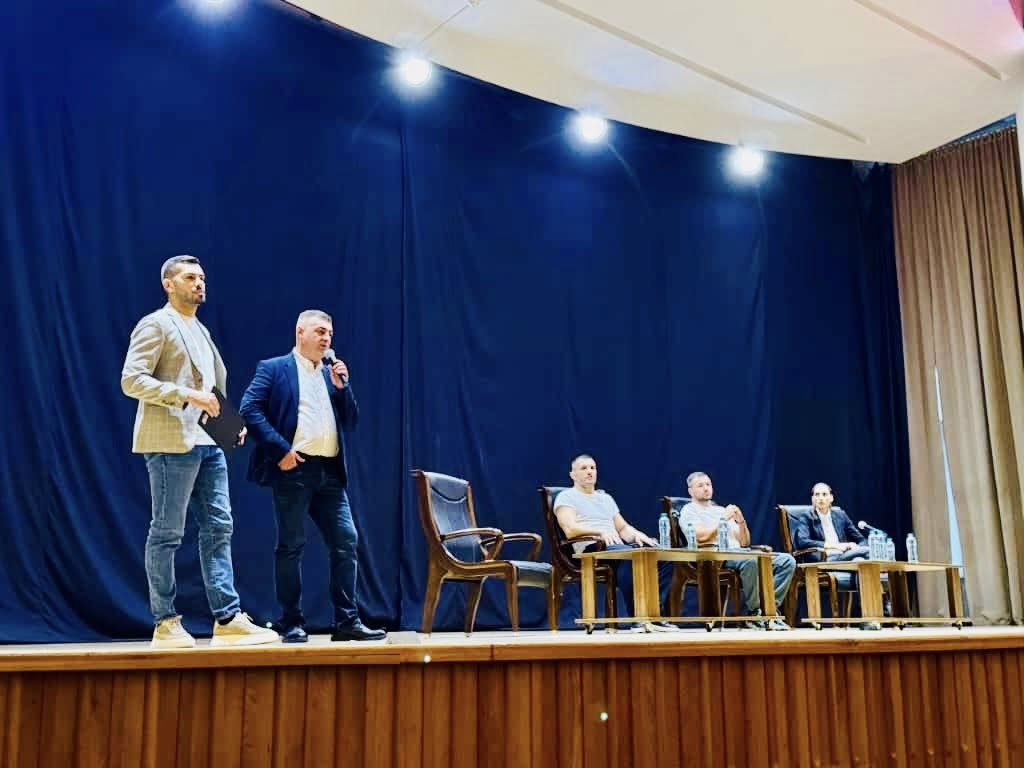 luptători MMA întâlnire liceeni Buzău, violență în școli, violență stradală