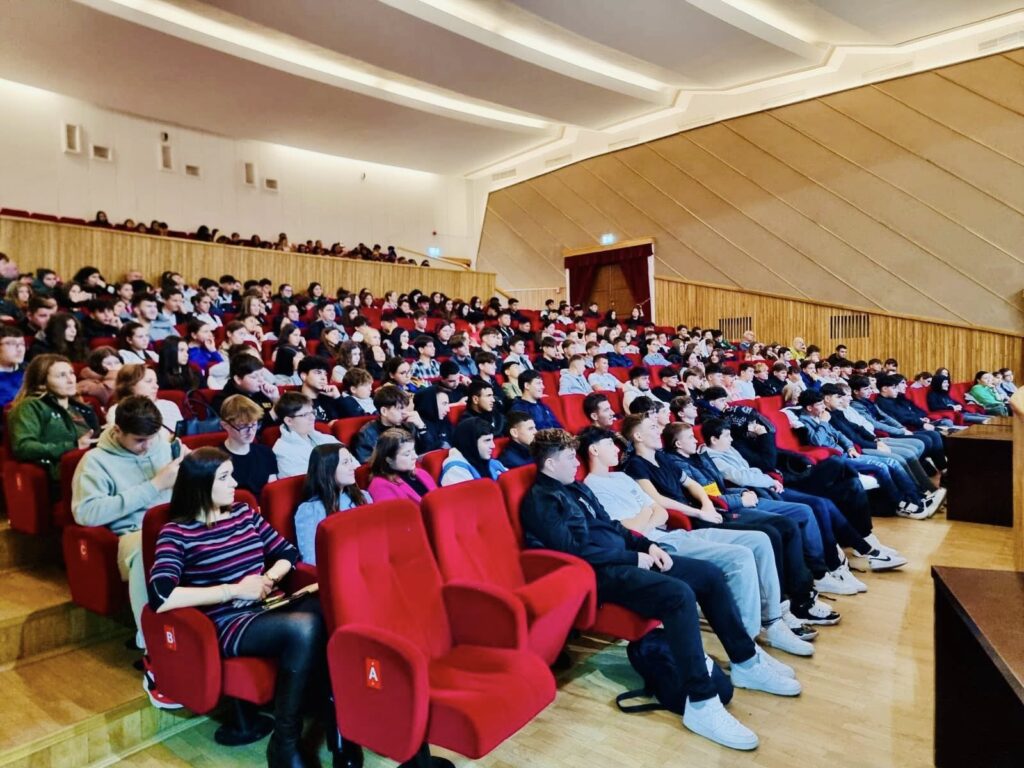 luptători MMA întâlnire liceeni Buzău, violență în școli, violență stradală