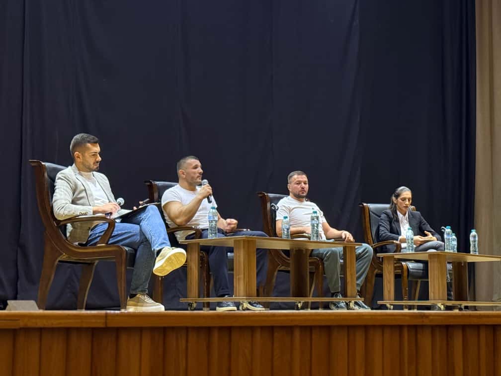 luptători MMA întâlnire liceeni Buzău, violență în școli, violență stradală