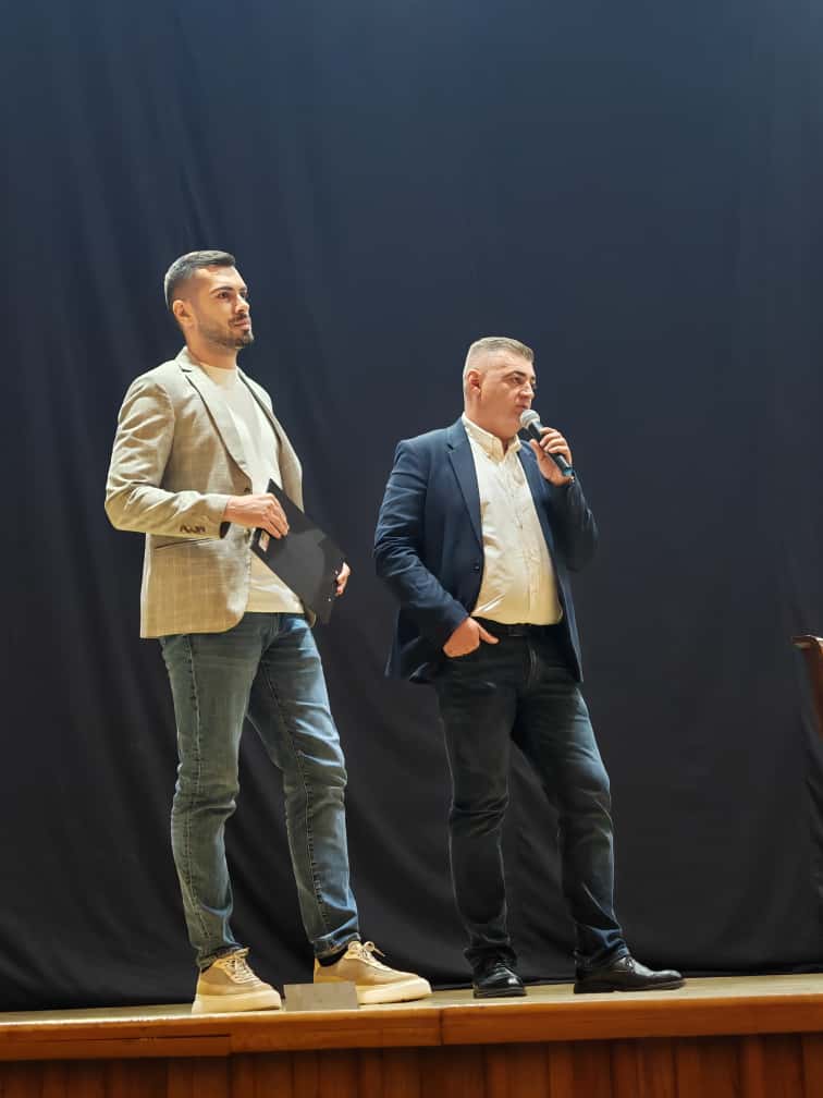 luptători MMA întâlnire liceeni Buzău, violență în școli, violență stradală