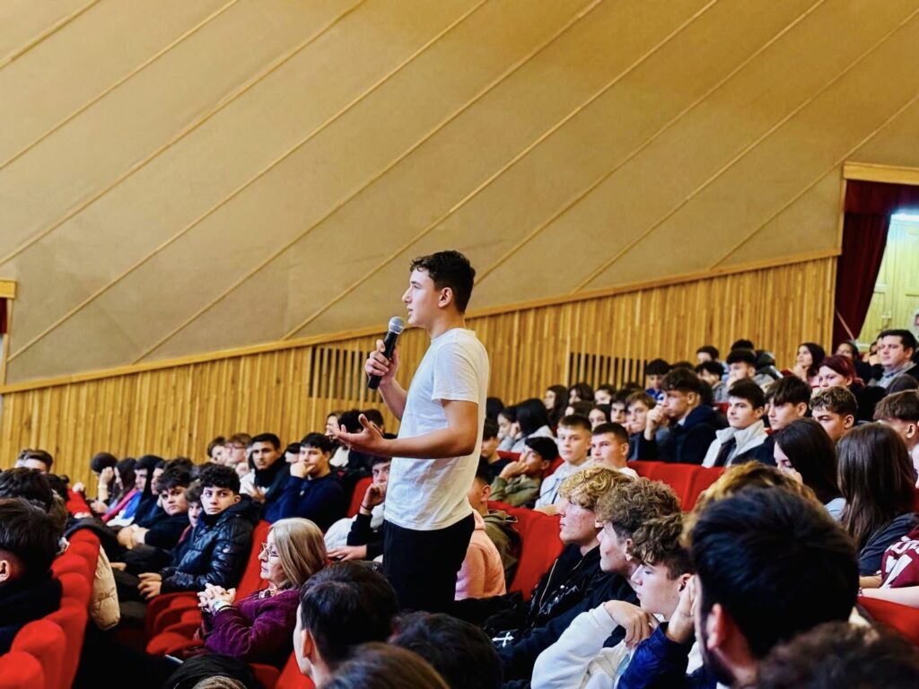 luptători MMA întâlnire liceeni Buzău, violență în școli, violență stradală