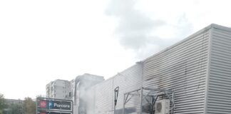 (UPDATE) Incendiu în spatele magazinului dm din Buzău. Anunțul făcut de reprezentanții magazinului