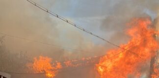 (VIDEO) Incendiu de proporții la o casă din cartierul Mihai Viteazul