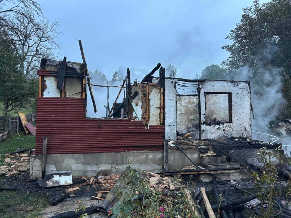 casă arsă Buda, incendiu BUDA