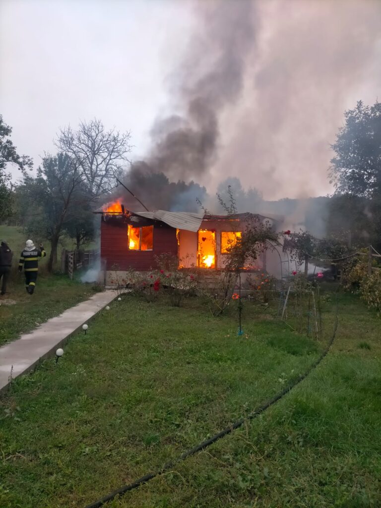casă arsă Buda, incendiu BUDA