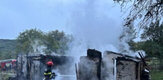 Casă făcută scrum, în comuna Buda. De la ce a pornit incendiul