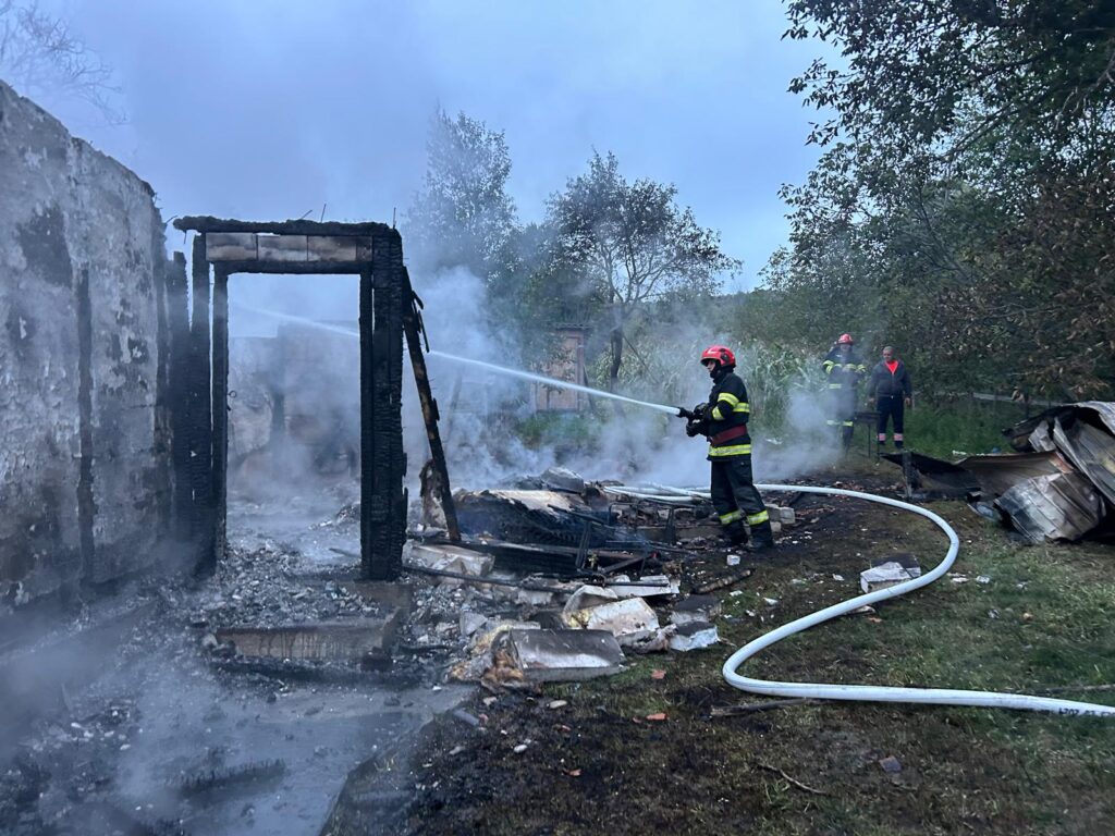 casă arsă Buda, incendiu BUDA