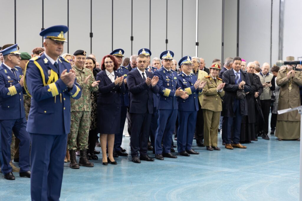 (FOTO) Generalul de flotilă aeriană Ovidiu Bălan a trecut în rezervă. Cine este noul comandant al Bazei Aeriene de la Boboc 3 comandant nou Baza Aeriană Boboc, general de flotilă aeriană Ovidiu bălan trecere în rezervă Baza Aeriană Boboc