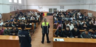 (FOTO) Sute de elevi, întâlniri cu polițiștii buzoieni. O nouă activitate cu Patrula Școlară