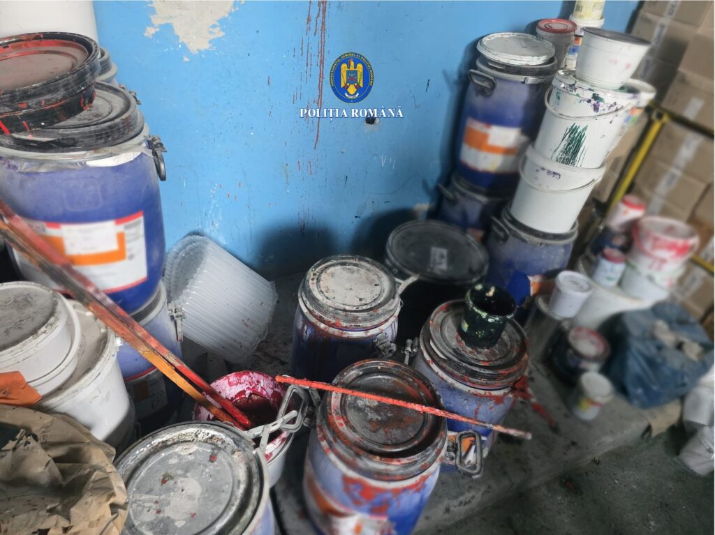 (FOTO) Deșeuri și substanțe periculoase depozitate ilegal. Dosar penal după un control la două firme 2 deșeuri substanțe periculoase dosar penal