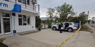 Femeie înjunghiată de un bărbat, lângă o farmacie din Săgeata. Agresorul, reținut de Poliție