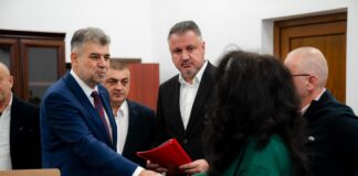 Marcel Ciolacu, mesaj după depunerea candidaturii: ,,Fără ură! Lupt pentru ACASĂ!”. Cine l-a însoțit la Biroul Electoral Județean