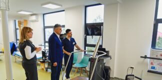 (FOTO) Fostul premier Marcel Ciolacu, în vizită la Spitalul Smeeni: Îmi propun să-l replicăm și în alte locuri din județ