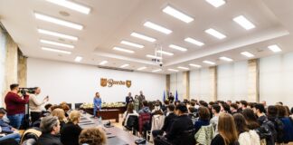 (Galerie FOTO) Elevii olimpici și profesorii lor, premiați de Consiliul Județean